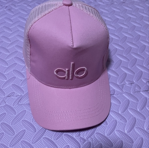 ALO Yoga Accessories - ALO Yoga Light Pink Cap with Logo